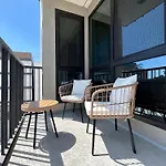 Trendy 2Bd 2Bth Apt In Santa Monica!